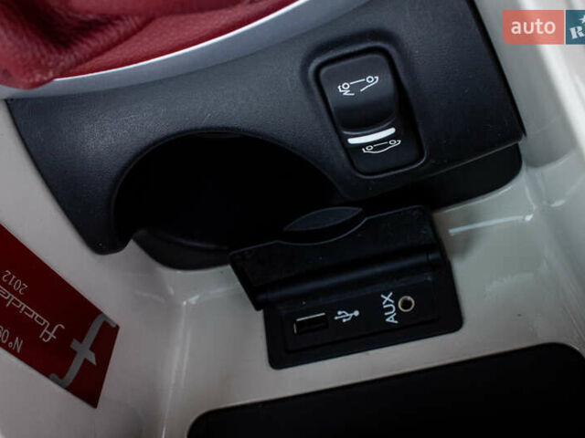 Рено Меган 2012 в Львове на Automoto.ua Фиолетовый Рено Меган, объемом двигателя 0 л и пробегом 167 тыс. км за 9000 $, фото 45 на Automoto.ua