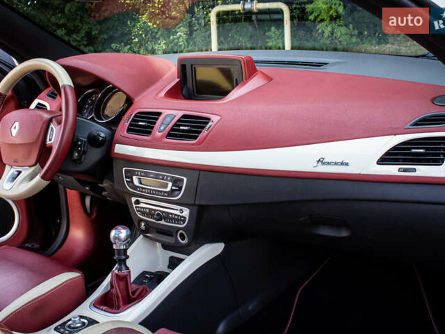 Рено Меган 2012 в Львове на Automoto.ua Фиолетовый Рено Меган, объемом двигателя 0 л и пробегом 167 тыс. км за 9000 $, фото 31 на Automoto.ua