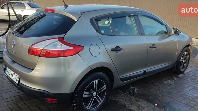 Коричневый Рено Меган, объемом двигателя 1.6 л и пробегом 260 тыс. км за 4800 $, фото 5 на Automoto.ua