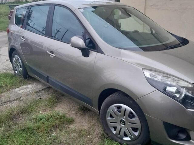 Рено Меган 2010 в Славуте на Automoto.ua Коричневый Рено Меган, объемом двигателя 1.5 л и пробегом 270 тыс. км за 7450 $, фото 2 на Automoto.ua