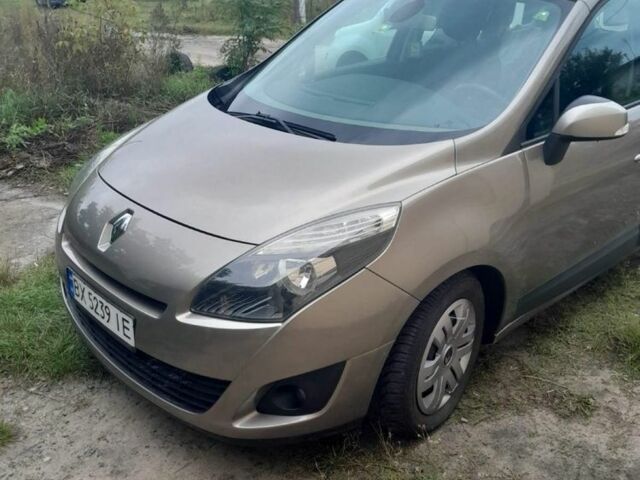 Рено Меган 2010 в Славуте на Automoto.ua Коричневый Рено Меган, объемом двигателя 1.5 л и пробегом 270 тыс. км за 7450 $, фото 1 на Automoto.ua