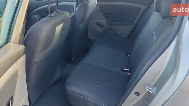 Коричневый Рено Меган, объемом двигателя 1.6 л и пробегом 260 тыс. км за 4800 $, фото 8 на Automoto.ua