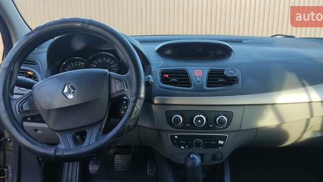 Коричневый Рено Меган, объемом двигателя 1.6 л и пробегом 260 тыс. км за 4800 $, фото 9 на Automoto.ua
