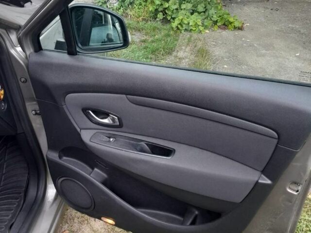 Рено Меган 2010 в Славуте на Automoto.ua Коричневый Рено Меган, объемом двигателя 1.5 л и пробегом 270 тыс. км за 7450 $, фото 6 на Automoto.ua