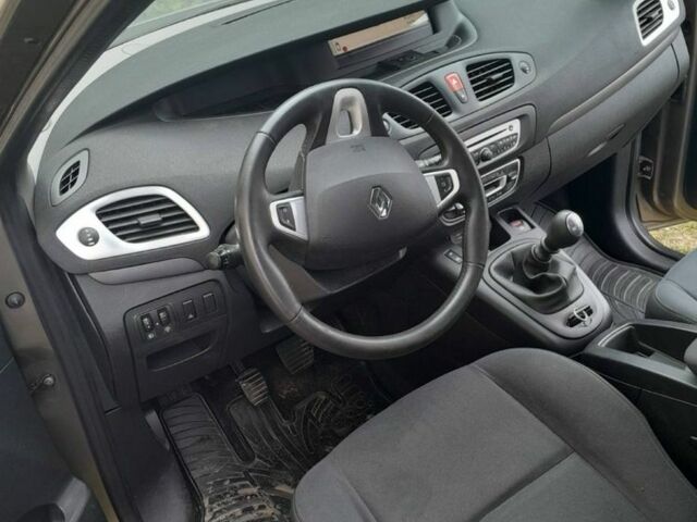 Рено Меган 2010 в Славуте на Automoto.ua Коричневый Рено Меган, объемом двигателя 1.5 л и пробегом 270 тыс. км за 7450 $, фото 7 на Automoto.ua