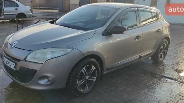 Коричневый Рено Меган, объемом двигателя 1.6 л и пробегом 260 тыс. км за 4800 $, фото 2 на Automoto.ua