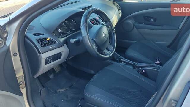 Коричневый Рено Меган, объемом двигателя 1.6 л и пробегом 260 тыс. км за 4800 $, фото 7 на Automoto.ua