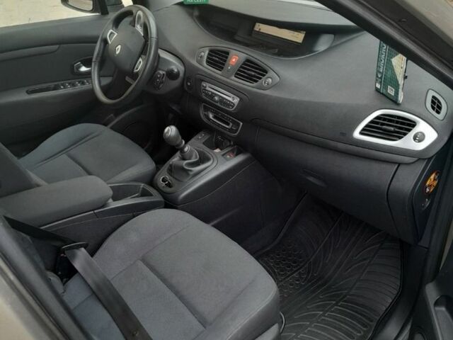 Рено Меган 2010 в Славуте на Automoto.ua Коричневый Рено Меган, объемом двигателя 1.5 л и пробегом 270 тыс. км за 7450 $, фото 5 на Automoto.ua