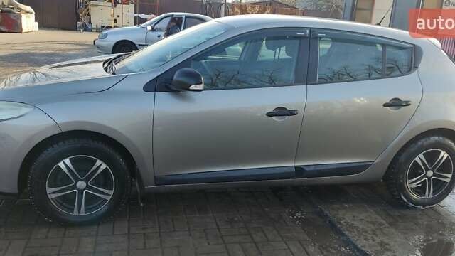 Коричневый Рено Меган, объемом двигателя 1.6 л и пробегом 260 тыс. км за 4800 $, фото 1 на Automoto.ua