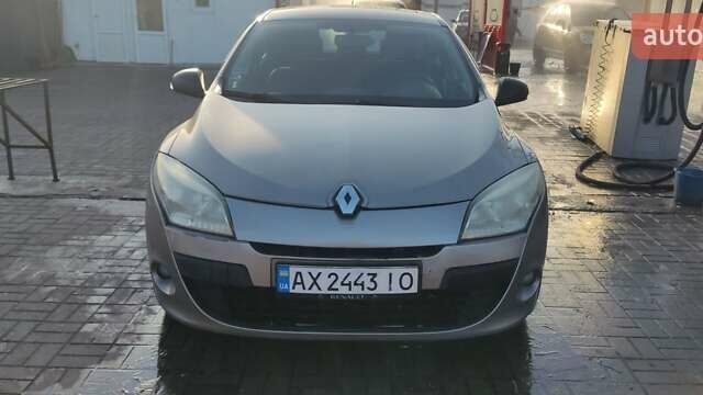 Коричневый Рено Меган, объемом двигателя 1.6 л и пробегом 260 тыс. км за 4800 $, фото 3 на Automoto.ua