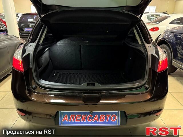 Коричневый Рено Меган, объемом двигателя 1.9 л и пробегом 270 тыс. км за 6500 $, фото 5 на Automoto.ua