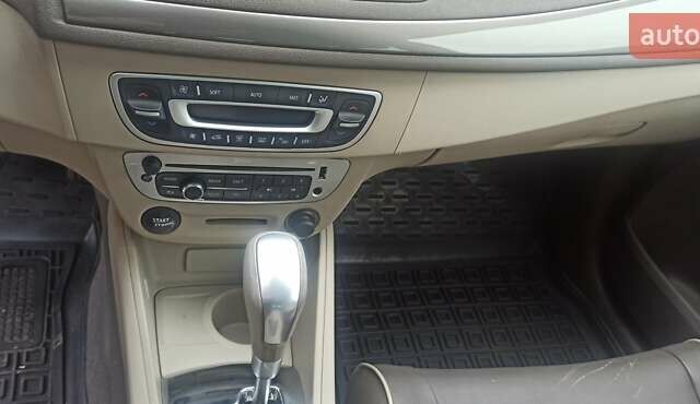 Коричневый Рено Меган, объемом двигателя 2 л и пробегом 207 тыс. км за 7990 $, фото 22 на Automoto.ua