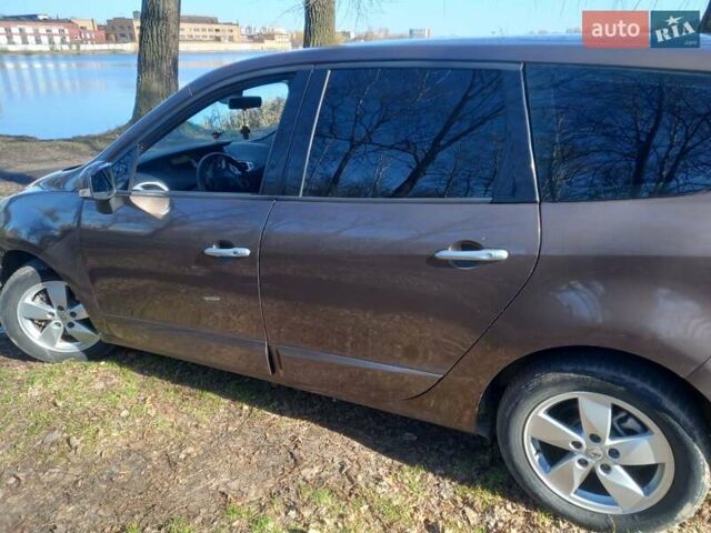 Коричневий Рено Меган, об'ємом двигуна 1.46 л та пробігом 215 тис. км за 6250 $, фото 10 на Automoto.ua