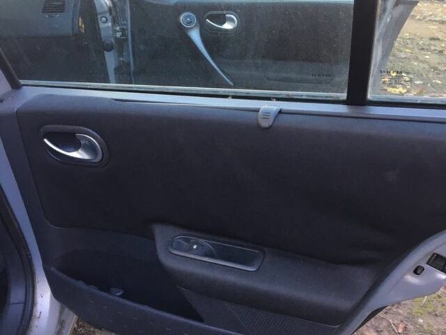 Коричневый Рено Меган, объемом двигателя 1.6 л и пробегом 150 тыс. км за 2000 $, фото 3 на Automoto.ua