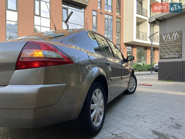 Коричневый Рено Меган, объемом двигателя 1.6 л и пробегом 271 тыс. км за 5500 $, фото 7 на Automoto.ua