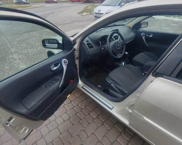 Коричневый Рено Меган, объемом двигателя 1.6 л и пробегом 224 тыс. км за 4800 $, фото 6 на Automoto.ua