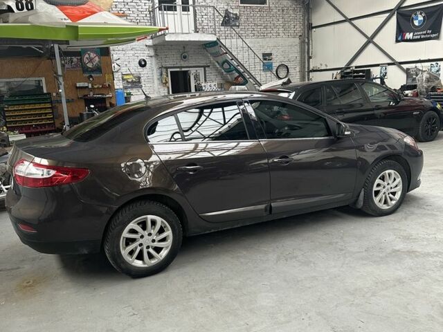 Коричневый Рено Меган, объемом двигателя 1.5 л и пробегом 167 тыс. км за 8800 $, фото 2 на Automoto.ua