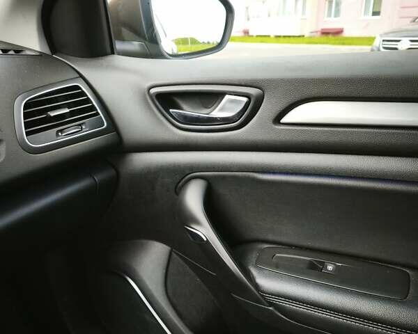 Коричневий Рено Меган, об'ємом двигуна 1.2 л та пробігом 135 тис. км за 11200 $, фото 12 на Automoto.ua