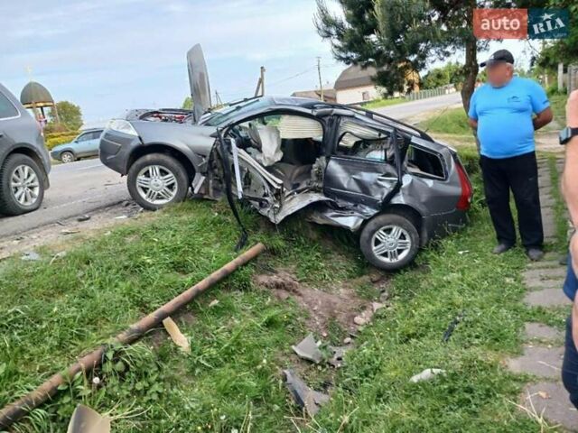 Коричневый Рено Меган, объемом двигателя 1.5 л и пробегом 230 тыс. км за 1200 $, фото 1 на Automoto.ua