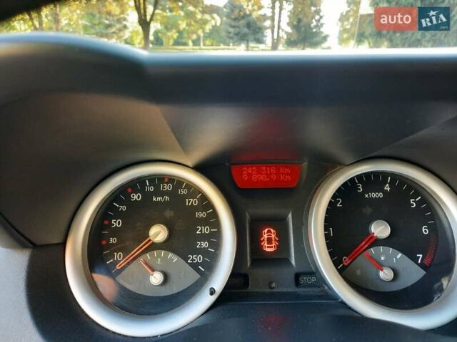 Коричневий Рено Меган, об'ємом двигуна 1.6 л та пробігом 242 тис. км за 4500 $, фото 12 на Automoto.ua