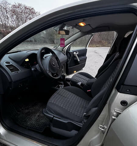 Коричневый Рено Меган, объемом двигателя 1.6 л и пробегом 210 тыс. км за 6000 $, фото 7 на Automoto.ua