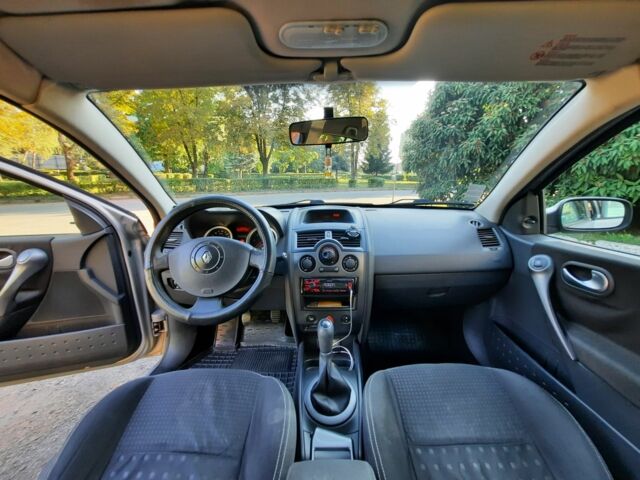 Коричневый Рено Меган, объемом двигателя 0 л и пробегом 250 тыс. км за 4250 $, фото 7 на Automoto.ua