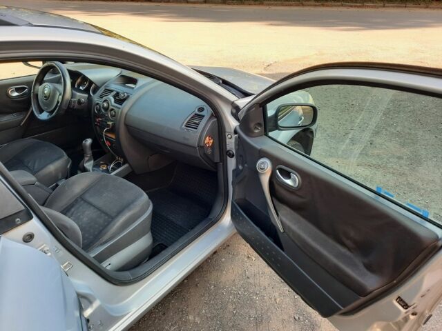 Коричневый Рено Меган, объемом двигателя 0 л и пробегом 250 тыс. км за 4250 $, фото 6 на Automoto.ua