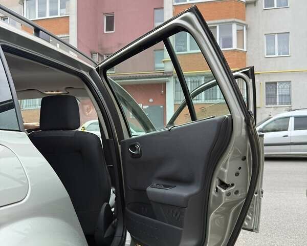 Коричневый Рено Меган, объемом двигателя 1.6 л и пробегом 224 тыс. км за 5500 $, фото 18 на Automoto.ua