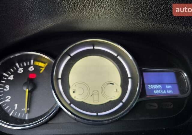 Коричневый Рено Меган, объемом двигателя 2 л и пробегом 240 тыс. км за 6500 $, фото 3 на Automoto.ua