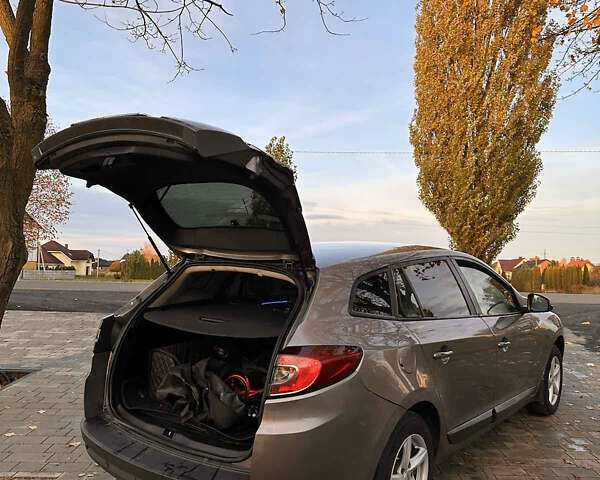 Коричневый Рено Меган, объемом двигателя 1.5 л и пробегом 275 тыс. км за 4999 $, фото 25 на Automoto.ua