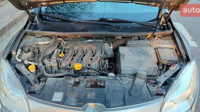 Коричневый Рено Меган, объемом двигателя 1.6 л и пробегом 213 тыс. км за 6500 $, фото 12 на Automoto.ua