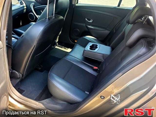 Коричневый Рено Меган, объемом двигателя 2 л и пробегом 174 тыс. км за 6500 $, фото 5 на Automoto.ua