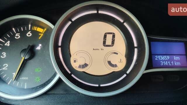 Коричневый Рено Меган, объемом двигателя 1.6 л и пробегом 213 тыс. км за 6500 $, фото 4 на Automoto.ua