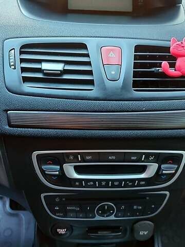 Коричневый Рено Меган, объемом двигателя 1.6 л и пробегом 213 тыс. км за 6500 $, фото 5 на Automoto.ua