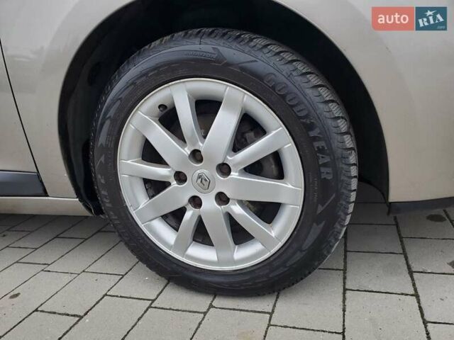 Коричневый Рено Меган, объемом двигателя 2 л и пробегом 176 тыс. км за 6900 $, фото 20 на Automoto.ua