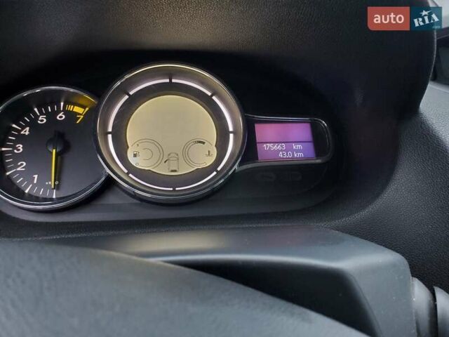 Коричневый Рено Меган, объемом двигателя 2 л и пробегом 176 тыс. км за 6900 $, фото 10 на Automoto.ua