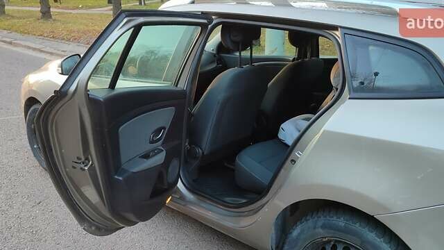 Коричневый Рено Меган, объемом двигателя 1.6 л и пробегом 213 тыс. км за 6500 $, фото 17 на Automoto.ua