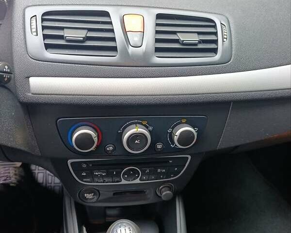 Коричневый Рено Меган, объемом двигателя 1.6 л и пробегом 224 тыс. км за 7500 $, фото 23 на Automoto.ua