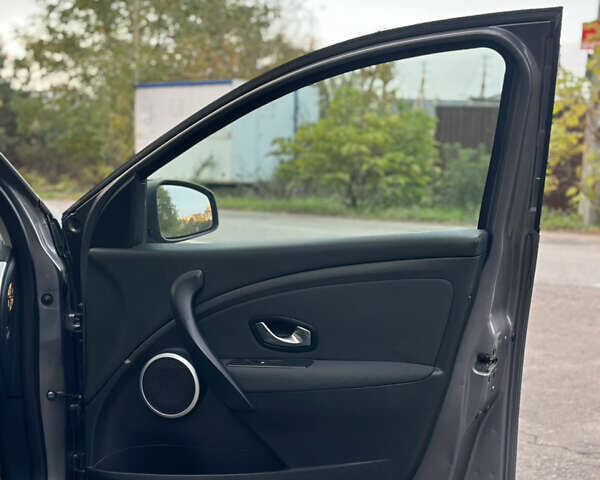 Коричневый Рено Меган, объемом двигателя 1.6 л и пробегом 210 тыс. км за 7700 $, фото 15 на Automoto.ua