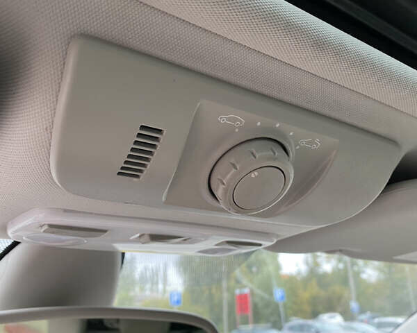 Коричневый Рено Меган, объемом двигателя 1.9 л и пробегом 268 тыс. км за 7600 $, фото 35 на Automoto.ua