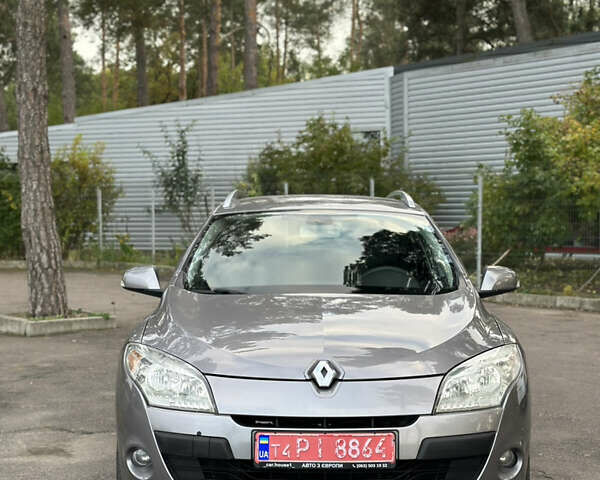 Коричневый Рено Меган, объемом двигателя 1.6 л и пробегом 210 тыс. км за 7700 $, фото 2 на Automoto.ua