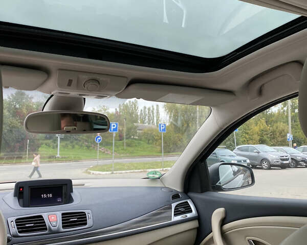 Коричневый Рено Меган, объемом двигателя 1.9 л и пробегом 268 тыс. км за 7600 $, фото 26 на Automoto.ua