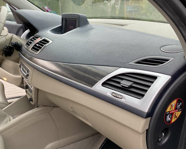 Коричневый Рено Меган, объемом двигателя 1.9 л и пробегом 268 тыс. км за 7600 $, фото 22 на Automoto.ua