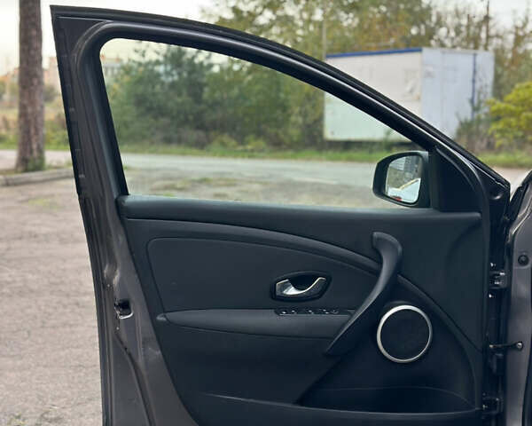 Коричневый Рено Меган, объемом двигателя 1.6 л и пробегом 210 тыс. км за 7700 $, фото 14 на Automoto.ua