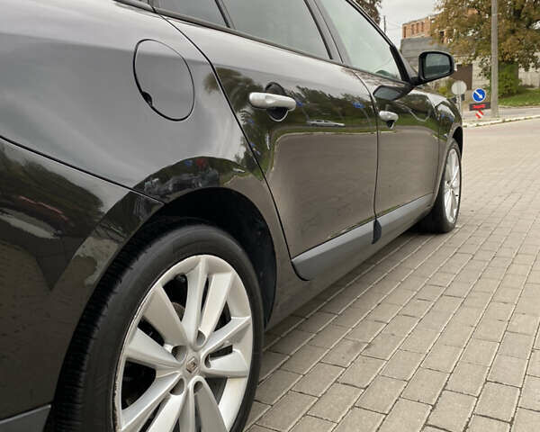 Коричневый Рено Меган, объемом двигателя 1.9 л и пробегом 268 тыс. км за 7600 $, фото 13 на Automoto.ua