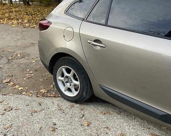 Коричневый Рено Меган, объемом двигателя 1.9 л и пробегом 334 тыс. км за 5799 $, фото 7 на Automoto.ua