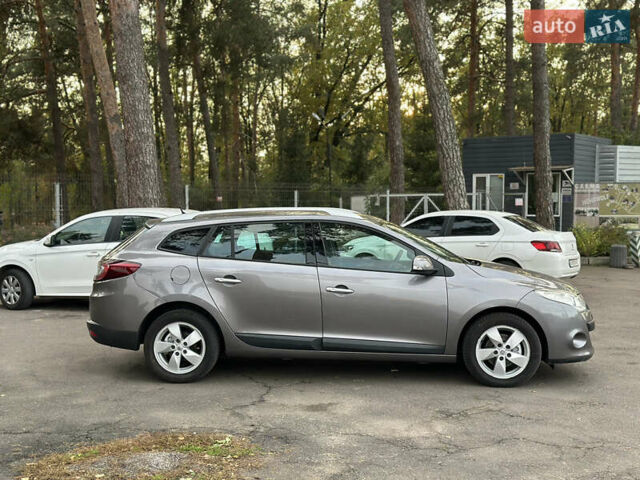 Коричневый Рено Меган, объемом двигателя 1.6 л и пробегом 210 тыс. км за 7700 $, фото 6 на Automoto.ua