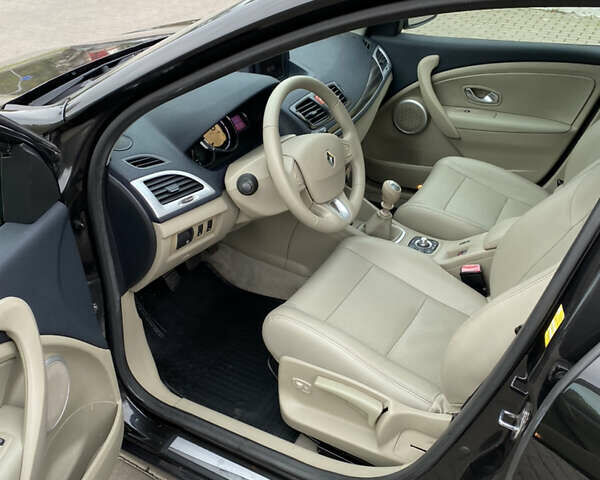 Коричневый Рено Меган, объемом двигателя 1.9 л и пробегом 268 тыс. км за 7600 $, фото 28 на Automoto.ua