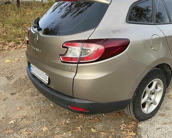 Коричневый Рено Меган, объемом двигателя 1.9 л и пробегом 334 тыс. км за 5799 $, фото 4 на Automoto.ua