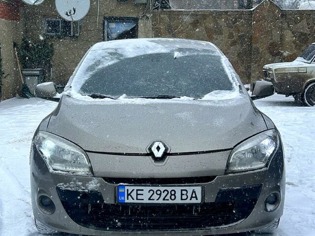 Коричневий Рено Меган, об'ємом двигуна 1.5 л та пробігом 180 тис. км за 6000 $, фото 1 на Automoto.ua